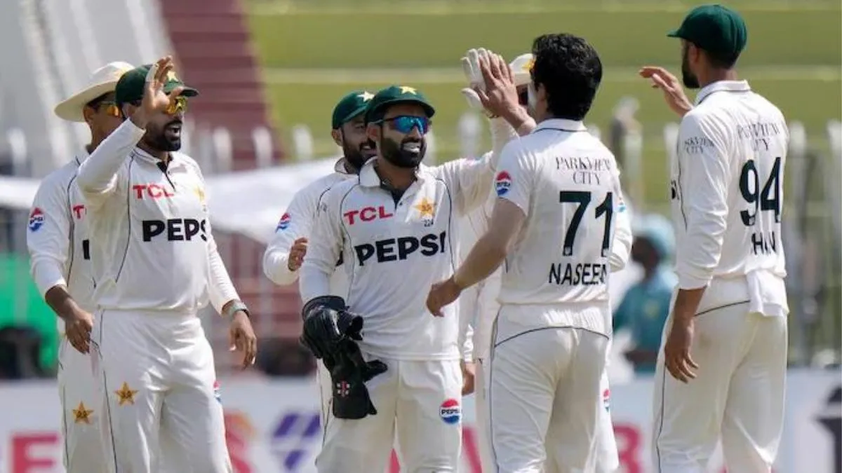 pak-vs-ban-1st-test-mohammad-rizwan-takes-stunning-onehanded-catch-to-dismiss-zakir-hasan-on-day-3-watch